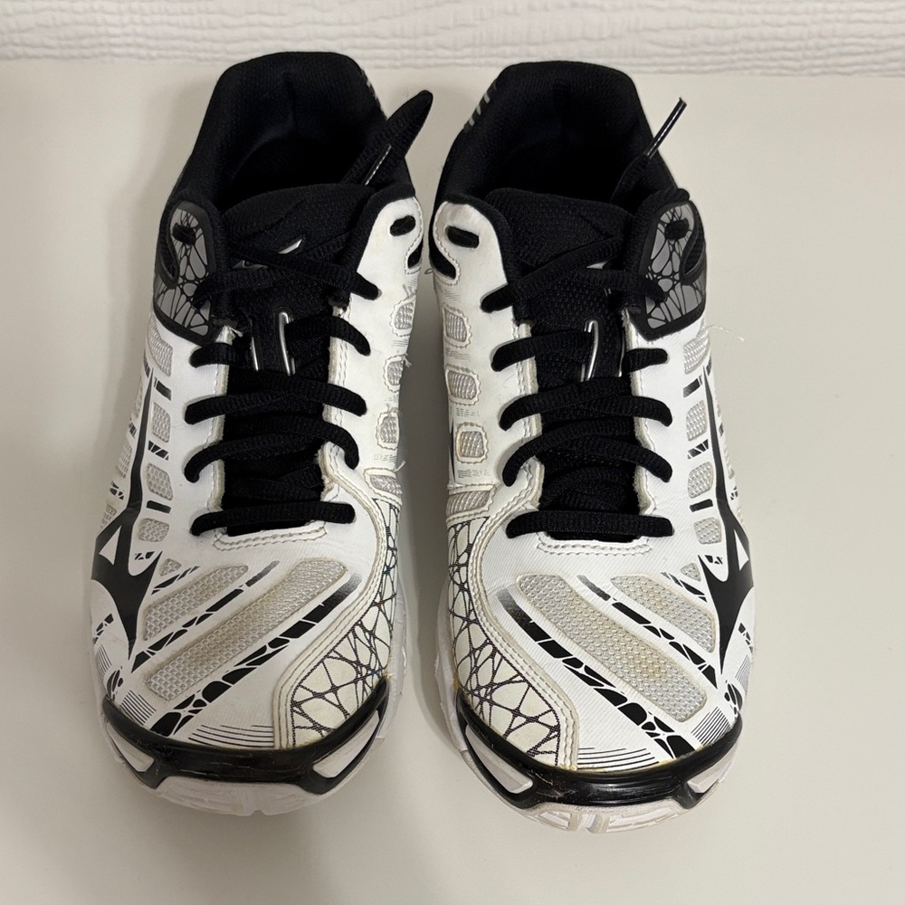 Mizuno Women’s Wave Voltage indoor volleyball shoes size 9.5